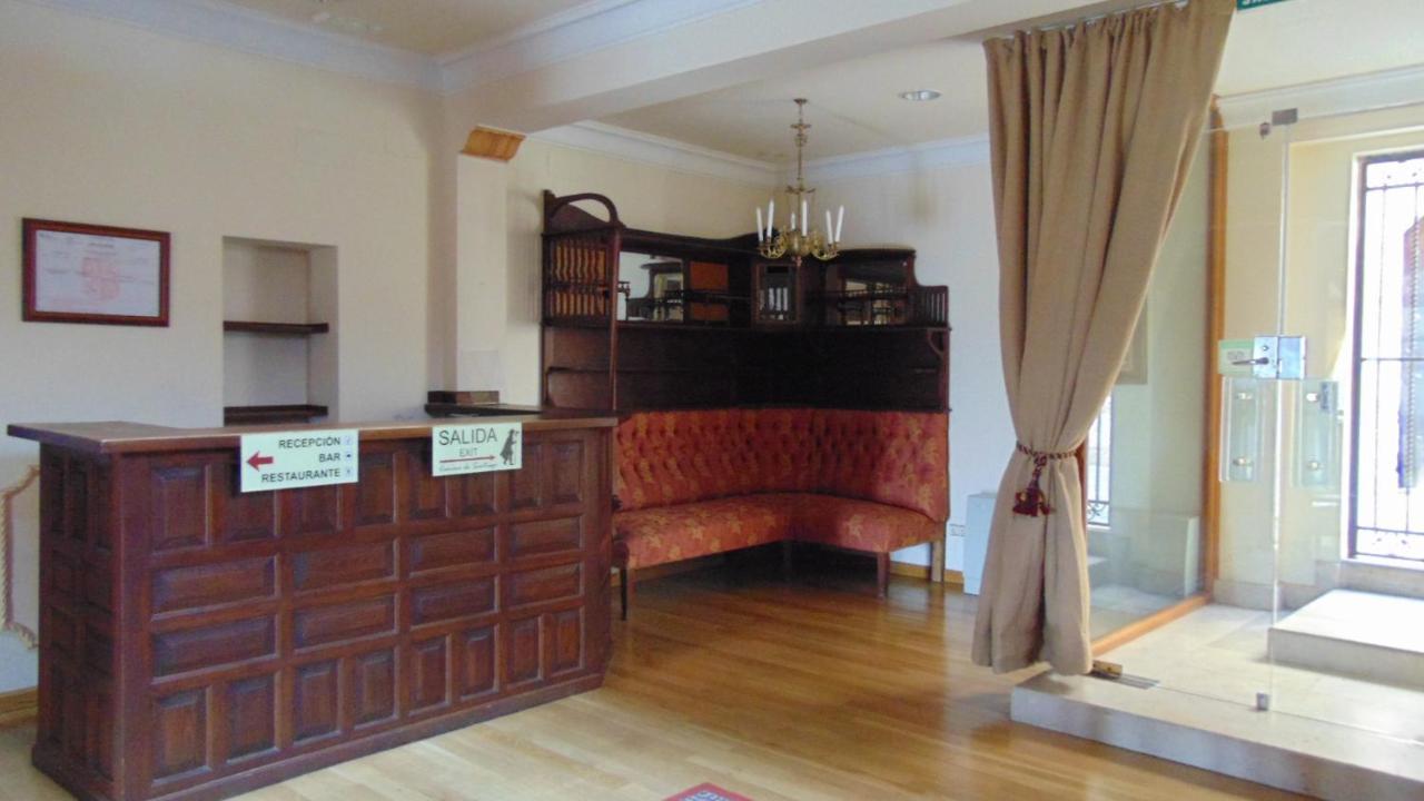 Iacobus Hotell Castrojeriz Exteriör bild